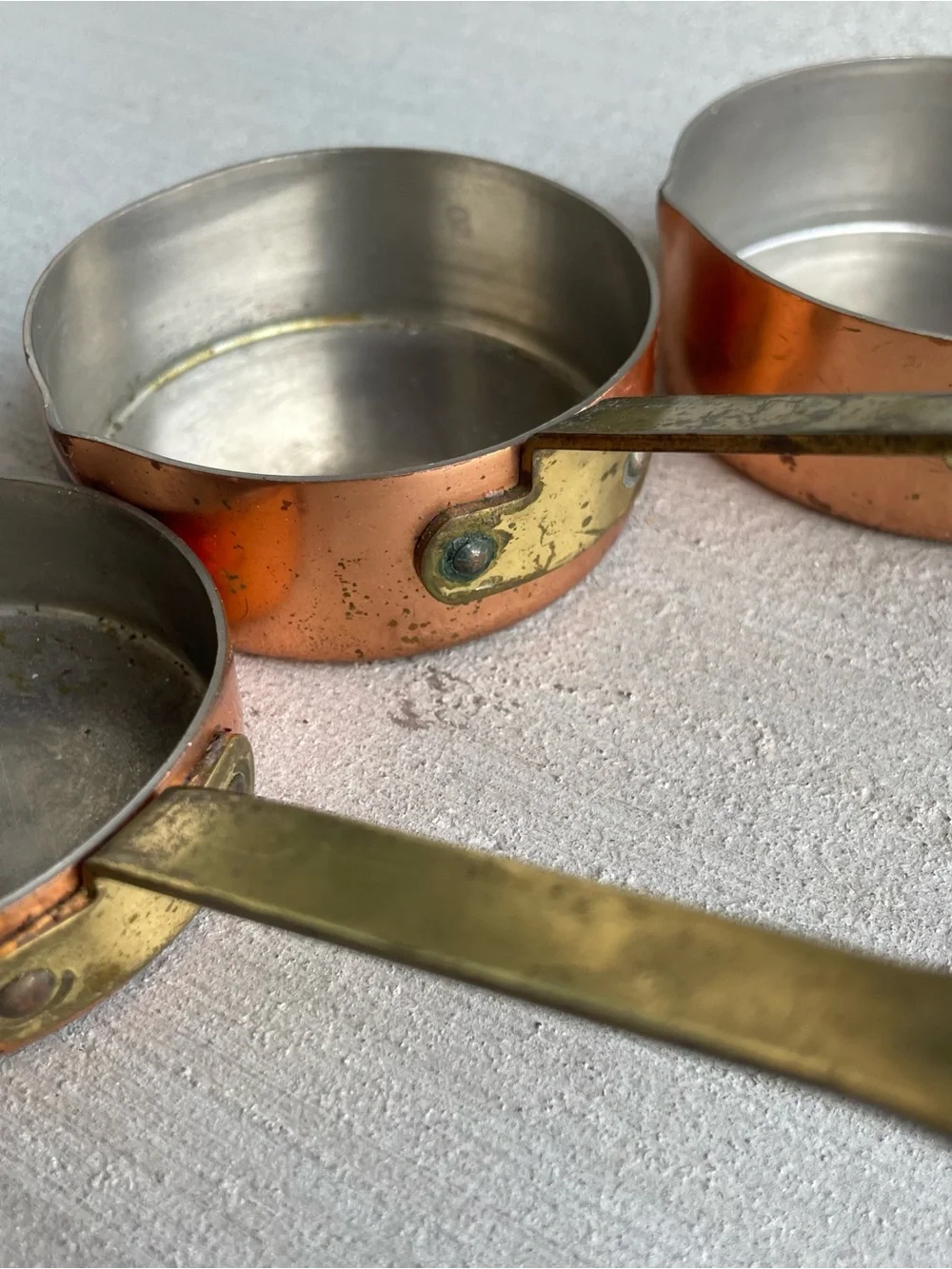 Set Of 4 Vintage Copper & Brass Handle Measuring Cups Nesting Pouring